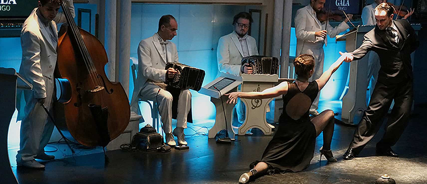 Musicians and dancers performing in Buenos Aires