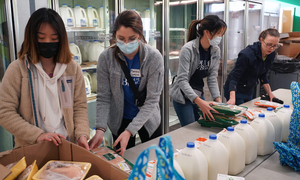 OUWB students sorting food at Gleaners in Detroit