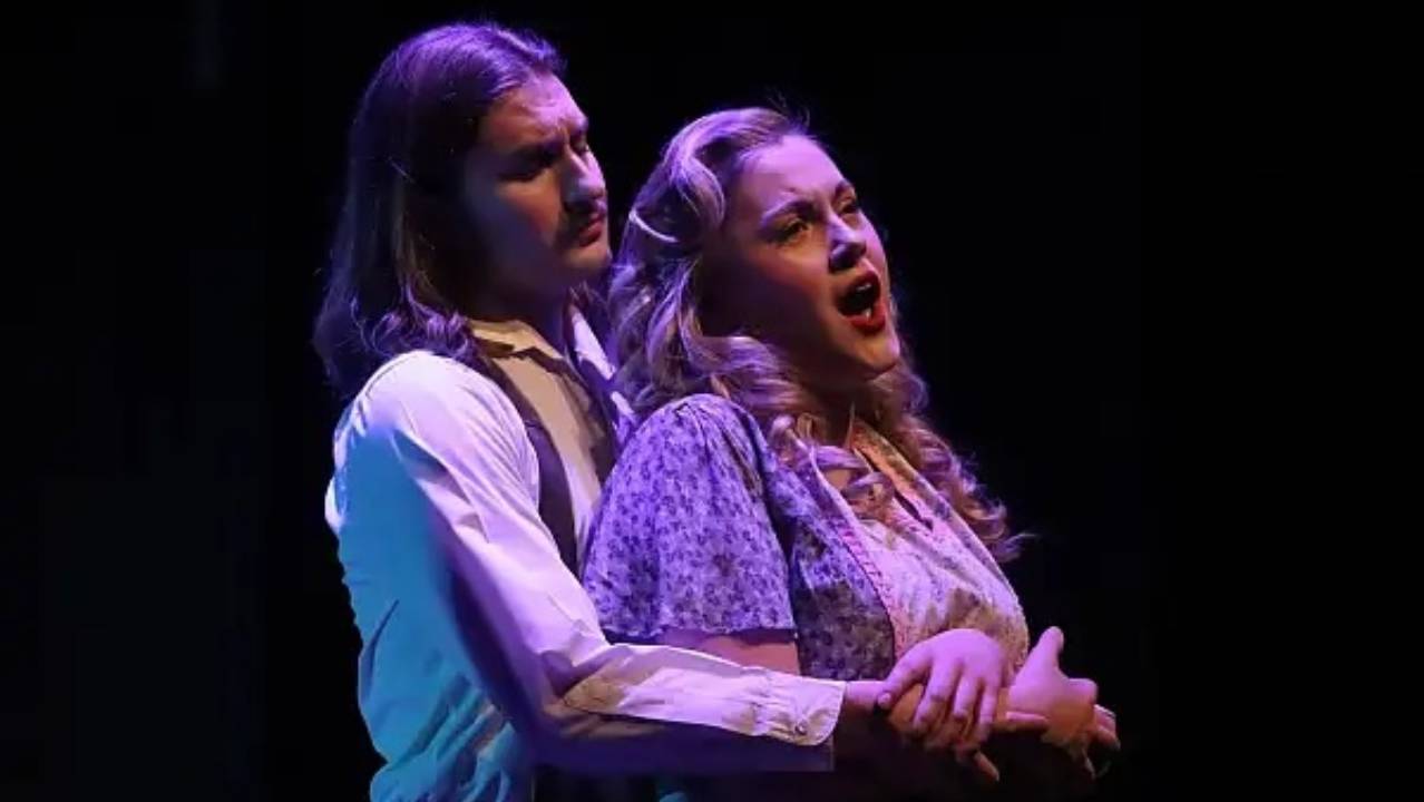 Man and woman performing in Alcina opera