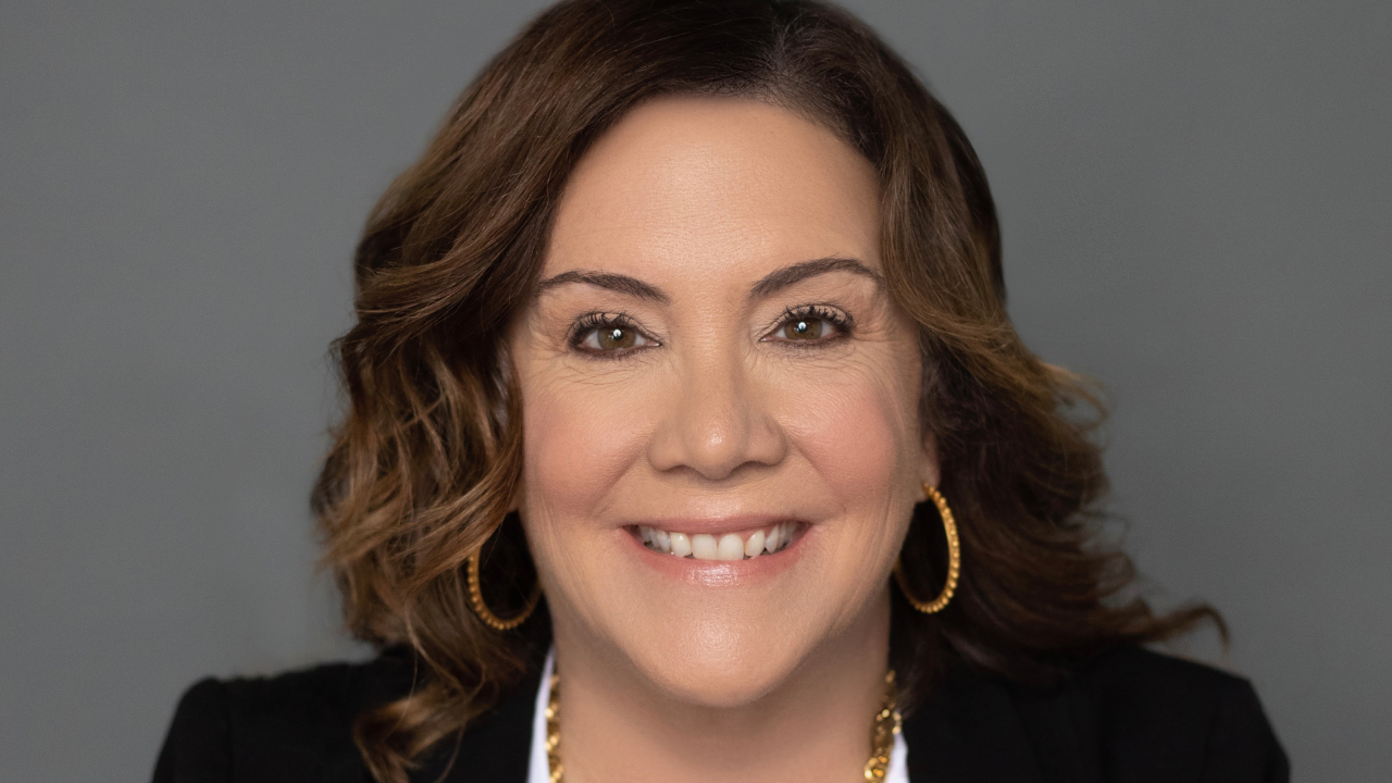 Elaine Carey headshot