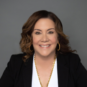 Elaine Carey headshot